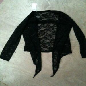 עליונית תחרה שחור